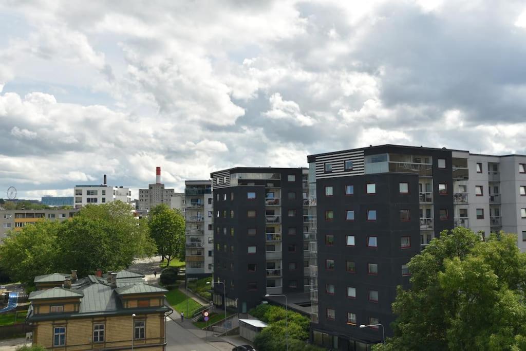 Kahe Magamistoaga Ja Suure Elutoaga 3-Toaline Korter Vaatega Tallinna Aerikeskusele Buitenkant foto