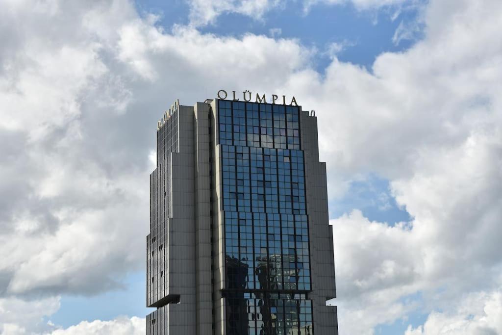 Kahe Magamistoaga Ja Suure Elutoaga 3-Toaline Korter Vaatega Tallinna Aerikeskusele Buitenkant foto