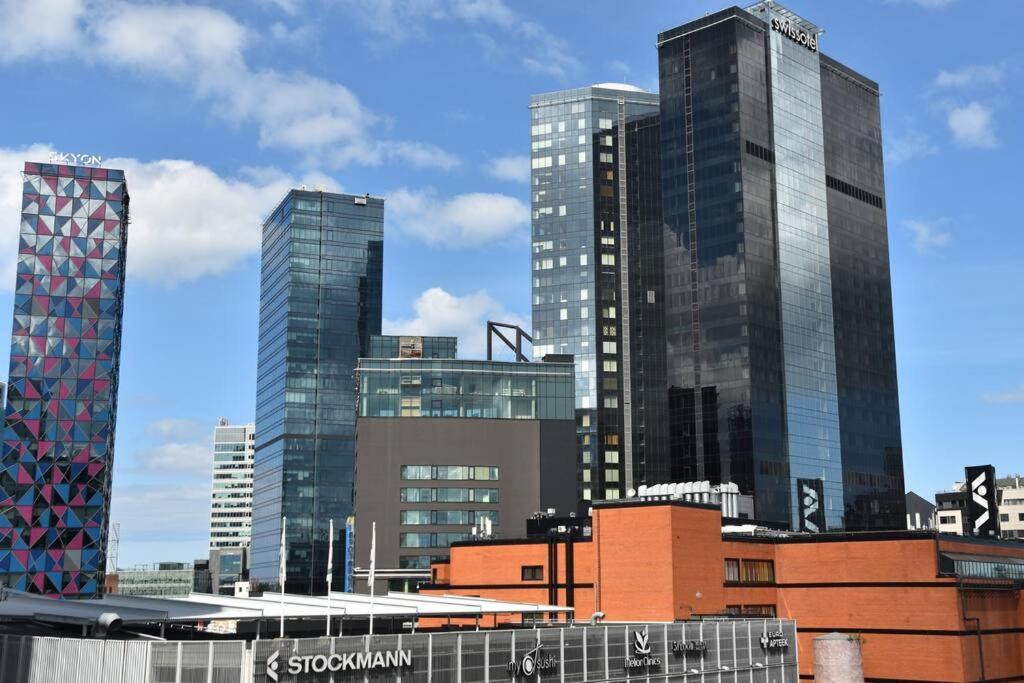 Kahe Magamistoaga Ja Suure Elutoaga 3-Toaline Korter Vaatega Tallinna Aerikeskusele Buitenkant foto
