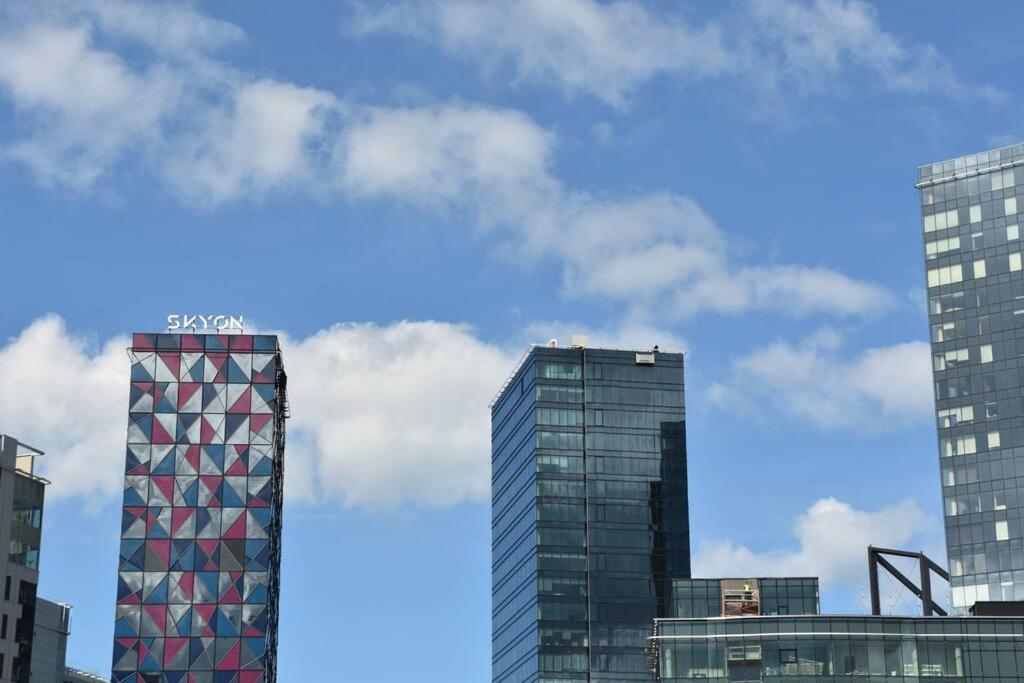 Kahe Magamistoaga Ja Suure Elutoaga 3-Toaline Korter Vaatega Tallinna Aerikeskusele Buitenkant foto